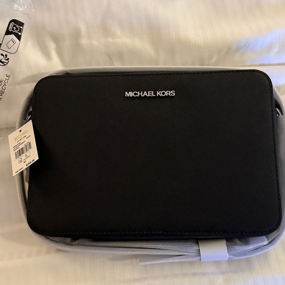 Jet Set Large  Crossbody Bag - Picture 6 of 6